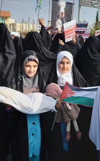 حضور اساتید و طلاب در تجمع مردمی در حمایت از کودکان مظلوم غزه