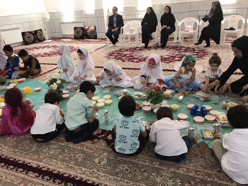 مراسم افطاری روزه داران کوچک ویژه نوگلان مهدکودک و پیش دبستانی شمیم رضوان (حوزه علمیه عصمتیه سمنان)