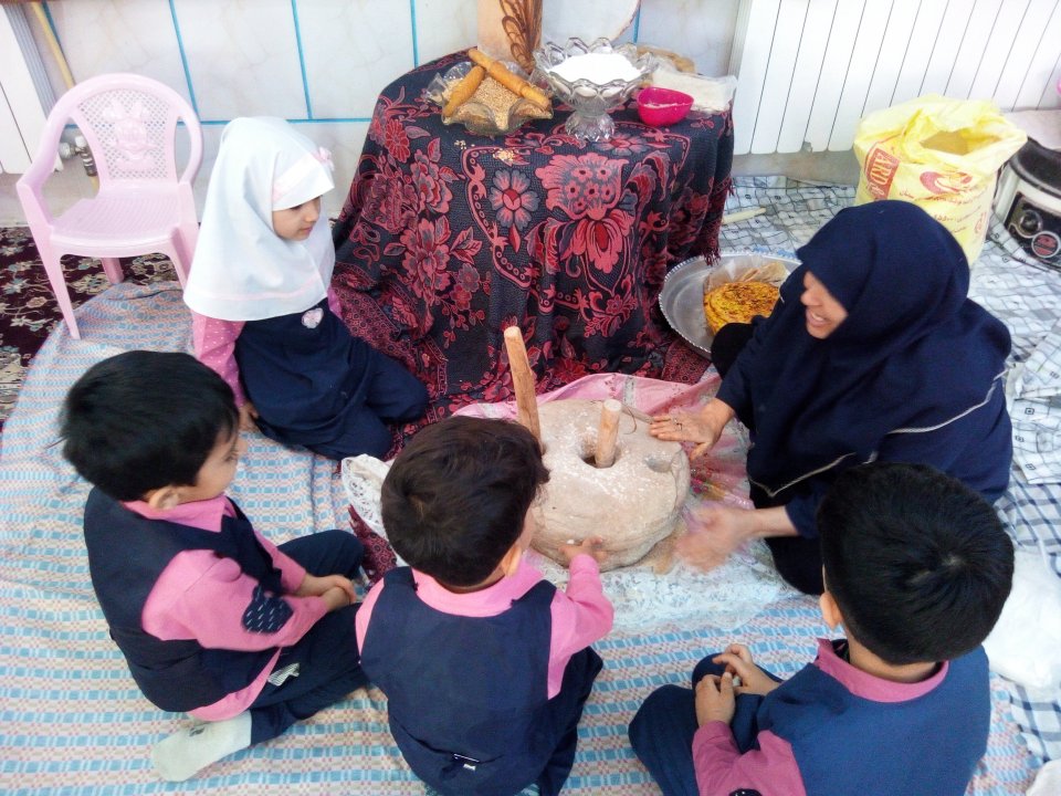 گزارش  برگزاری کارگاه آموزشی  مهارت (تهیه نان) برای نوگلان مهد کودک شمیم رضوان ( حوزه علمیه عصمتیه ) سمنان